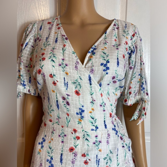 Lauren Conrad ruffled wrap dress size medium - Picture 7 of 9